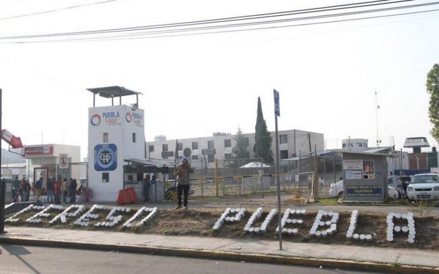Brindan apoyos a padres del bebé que fue encontrado en cárcel de Puebla