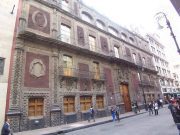 Sale a la venta la colección de arte de Banamex