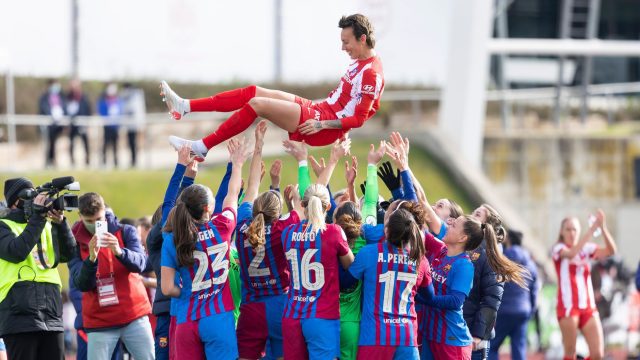 Barcelona femenil festeja el regreso de Virginia Torrecilla tras superar el cáncer