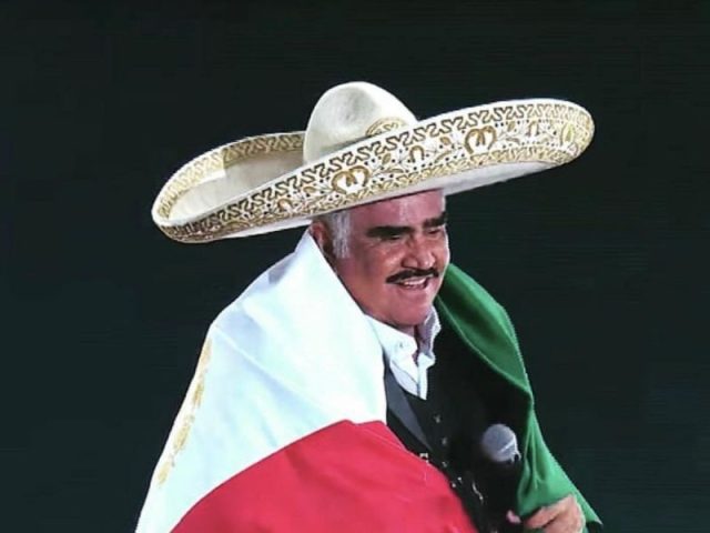 Netflix le gana a Televisa para realizar bioserie de Vicente Fernández
