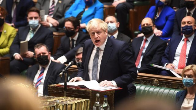 Boris Jhonson busca prohibir las fiestas en Downing Street