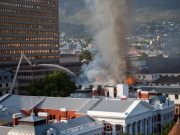 Incendio destruye por completo la Asamblea Nacional de Sudáfrica