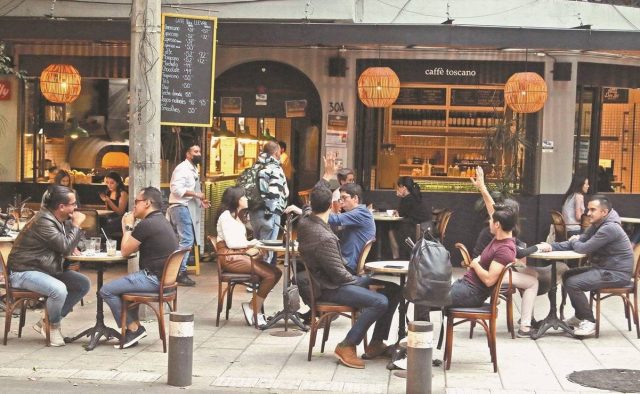 Vecinos y restauranteros logran un primer acuerdo para ajustar Ciudad al aire libre