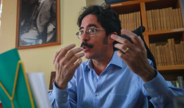 Pedro Salmerón declina ser embajador en Panamá; acusa linchamiento en su contra