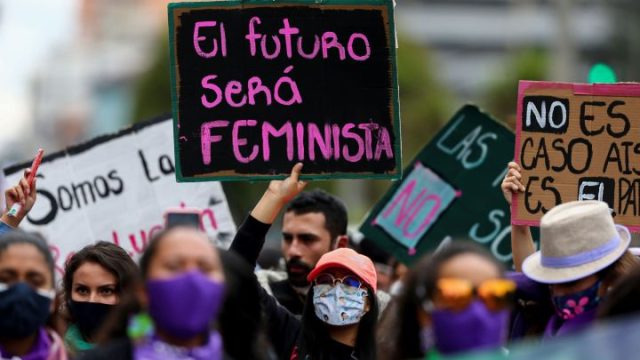 Destaca paz y sororidad en marcha por el Día Internacional de la Mujer