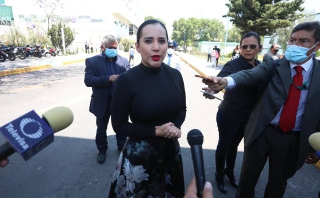 Policías piden revocar acuerdo reparatorio con Sandra Cuevas