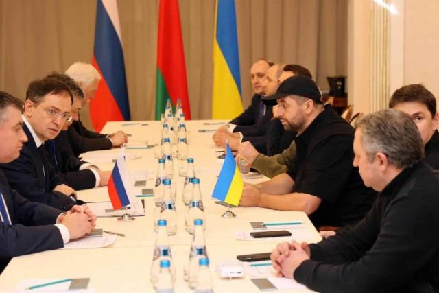Rusia y Ucrania acuerdan un cese al fuego temporal en favor de los civiles