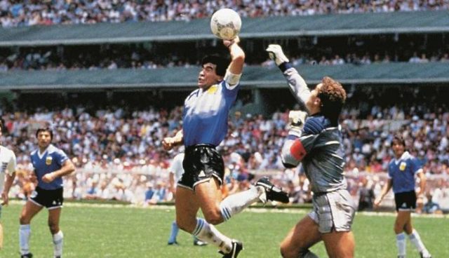 Subastarán camiseta que Maradona uso en México 86