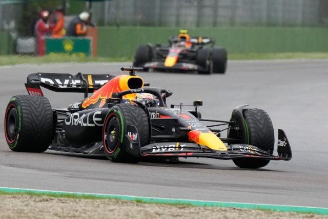 Verstappen y Checo hacen el “1, 2” en Imola