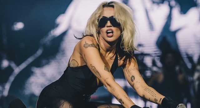 Miley Cyrus da positivo a COVID-19