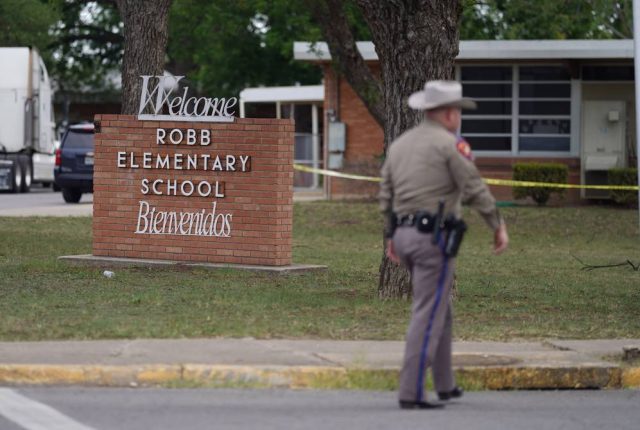 Tirador que mató a 19 niños y dos maestras no tenía problemas mentales