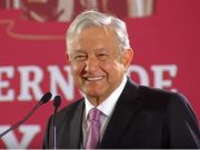 AMLO reclama a UNAM por no enviar a estudiantes de medicina a enfrentar la pandemia