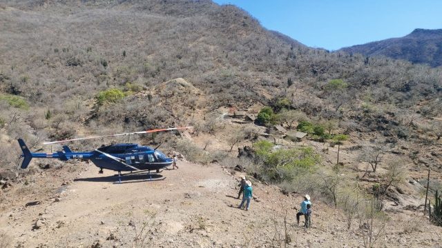 Trasladan vía aérea a un hospital a 4 niños guarijíos deshidratados