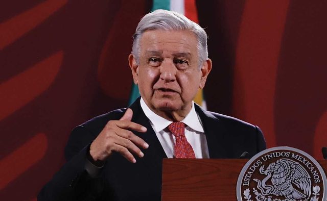 “Tienen todo el derecho a manifestarse”: AMLO, sobre la marcha en defensa del INE