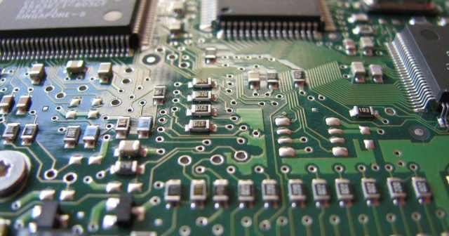 Gobierno e instituciones educativas en colaboración para fortalecer la industria de semiconductores