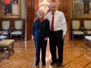 El Senado no erró porque Poniatowska es la mejor escritora de nuestros días: AMLO Elena Poniatowska junto al Presidente Andrés Manuel López Obrador, en Palacio Nacional.