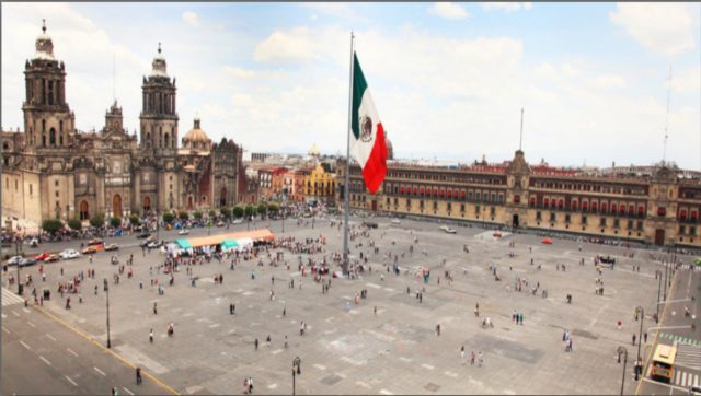 Sheinbaum: Ya se analiza la posibilidad de cambiarle el nombre al Zócalo