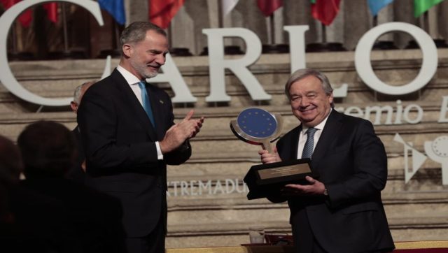 Antonio Guterres recibe galardón Carlos V y hace un llamado a la paz