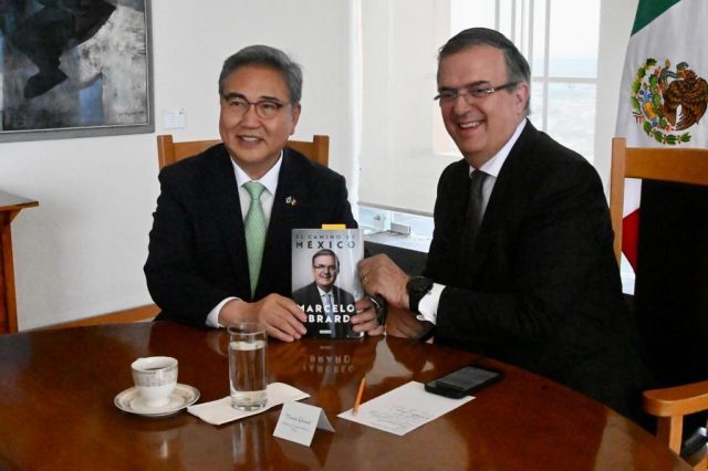 Marcelo Ebrard se reunió con el canciller surcoreano, Park Jin