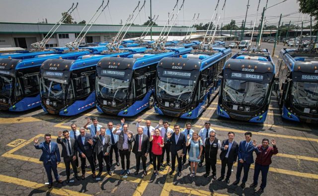 Sheinbaum da banderazo de salida a 17 nuevas unidades del Trolebús