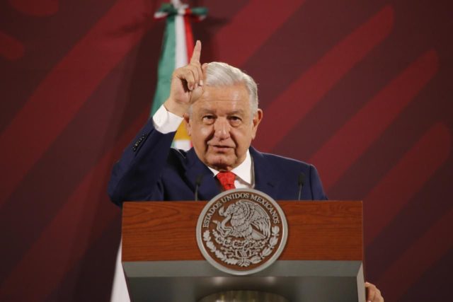 “Ahí viene el C”, AMLO promete reforma constitucional contra el Poder Judicial