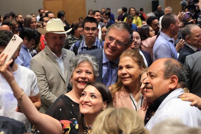 AMLO no opina, respeta queja de Ebrard por falta de reglas para elegir presidenciable