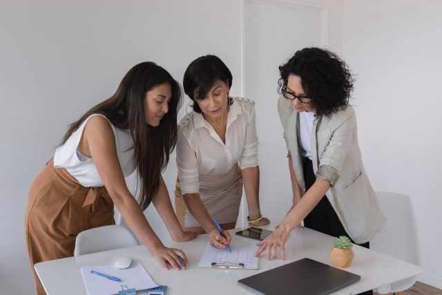 Casi el 60 % de las madres trabajadoras se desempeñan en la informalidad
