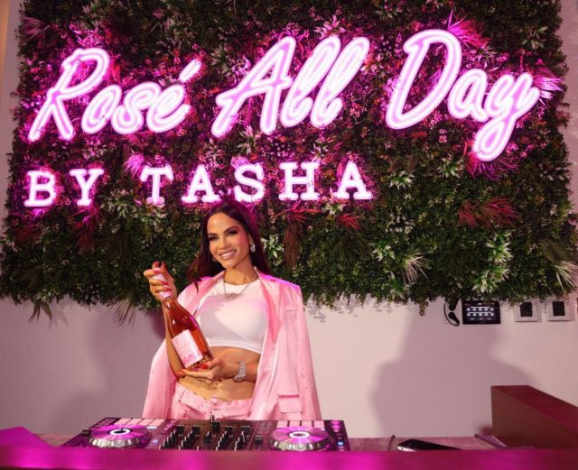 Natti Natasha celebra su nuevo negocio en Miami rodeada de amigos como Lele Pons y Guaynaa