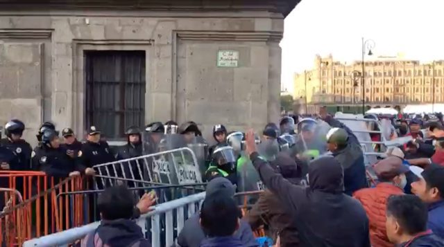 CNTE intenta dar portazo en Palacio Nacional