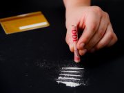 Caspa del diablo, entre los nombres de la cocaína, según López-Gatell
