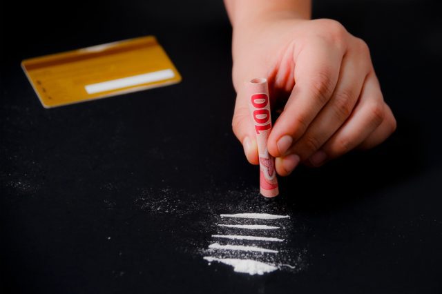Caspa del diablo, entre los nombres de la cocaína, según López-Gatell