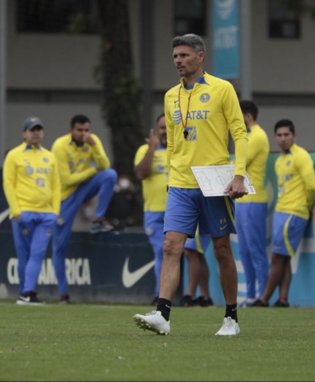 Fernando Ortiz renuncia como director técnico del Club América