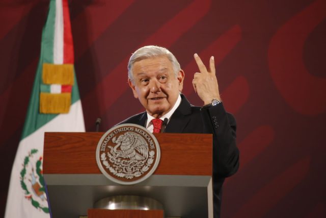 López Obrador niega polarización en México