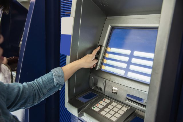 Elogian banqueros anuncio de OPI de Banamex