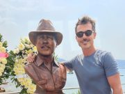 Develan busto en honor de Andrés García en medio de polémica por su herencia