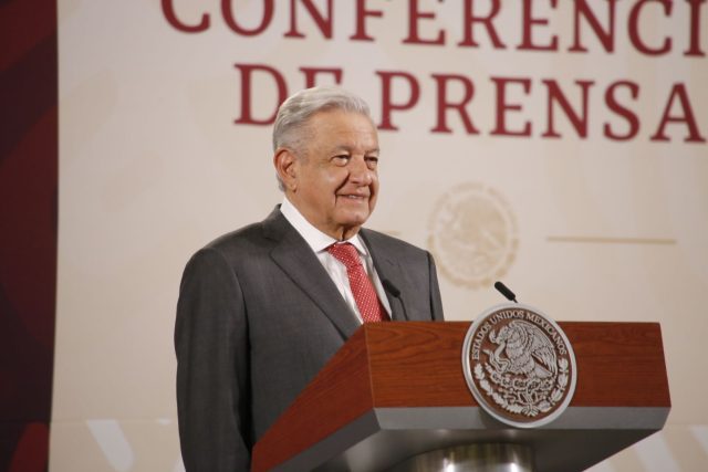 López Obrador confirma ir tras el abogado de García Luna por daño moral