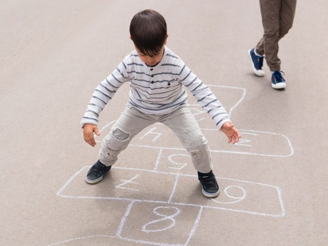 ¿Pegado a la tablet? Esta es la importancia del juego recreativo para los niños