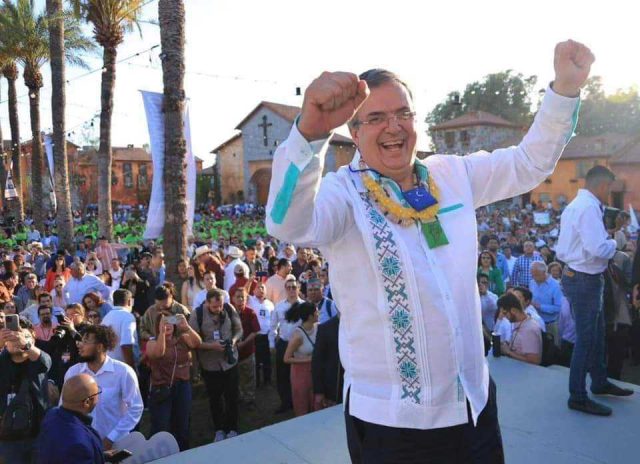 Presenta Marcelo Ebrard su libro en la capital de Sonora