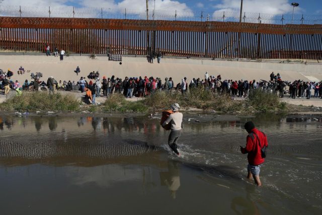Demócratas buscan ampliar vías legales de entrada de migrantes a Estados Unidos