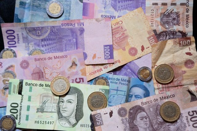 Es bueno que se fortalezca el peso mexicano para hacer frente a deuda externa: AMLO