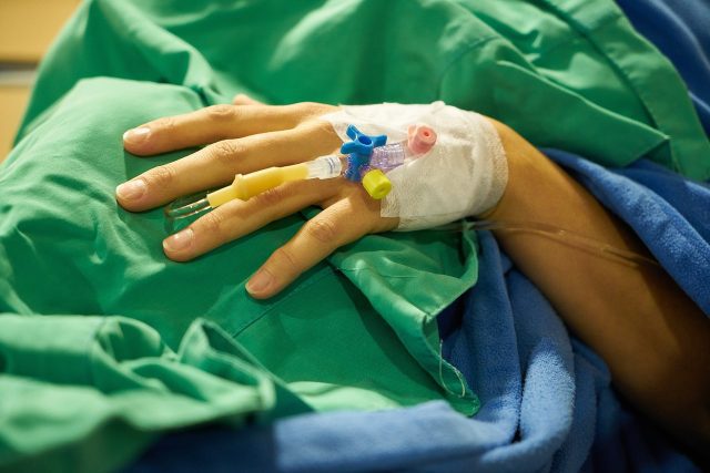 Buscan en México a 400 posibles contagiados de meningitis fúngica tras alerta de EEUU