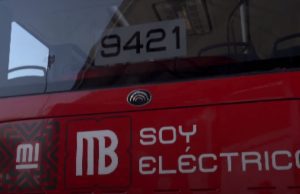 Pide Sheinbaum a alumnos del IPN diseñar mototaxi eléctrico