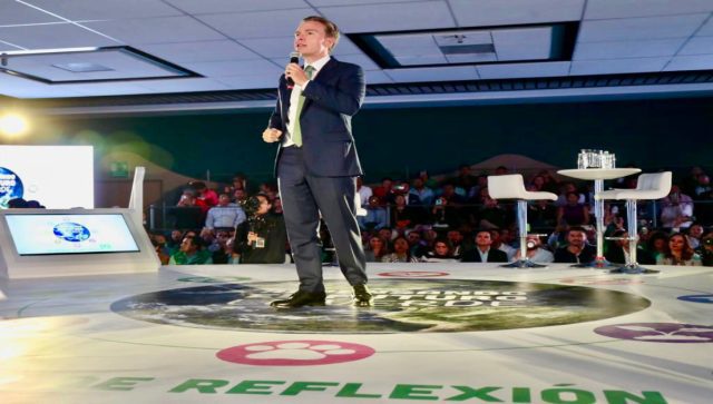 Manuel Velasco deja su cargo en el Senado
