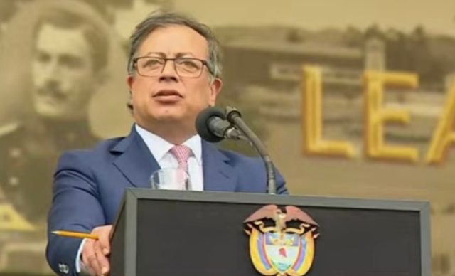 “No acepto chantajes”: Petro se defiende de escándalo en Colombia