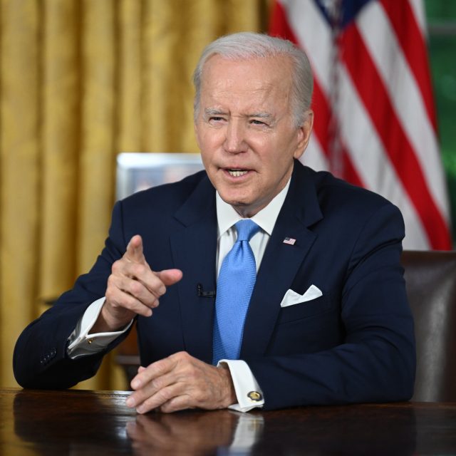 Exmédico presidencial acusa a Biden de no estar mental ni físicamente capacitado