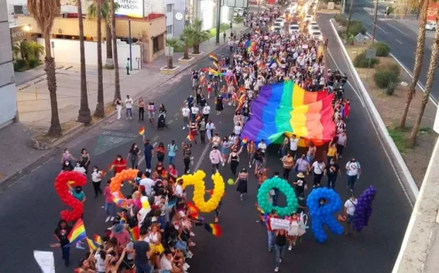 Miles asisten a la marcha del orgullo LGBTIQ+ en Hermosillo