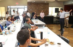 Capacitan a prestadores de servicios turísticos de Hermosillo Secretario de Turismo de Sonora, Roberto Gradillas Pineda