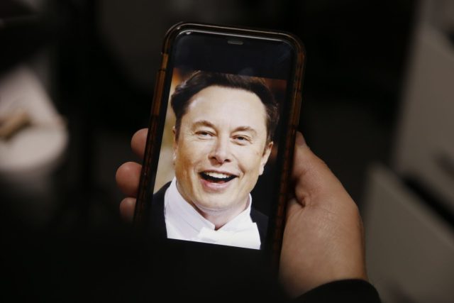 Elon Musk desplaza -otra vez- a Arnault como la persona más rica del mundo
