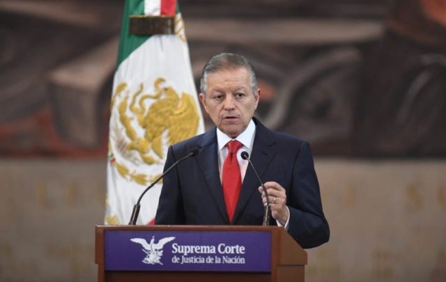 Ministro Zaldívar se destapa como swiftie ante el mundo: “es un grito de rebeldía”