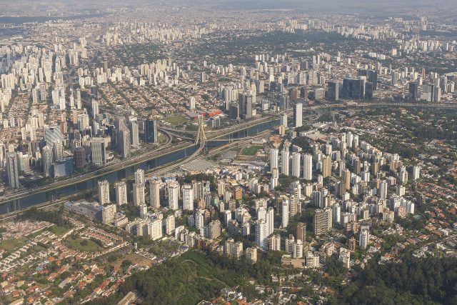 Crecimiento demográfico, desafíos insostenibles: enviado especial de EU para el clima
